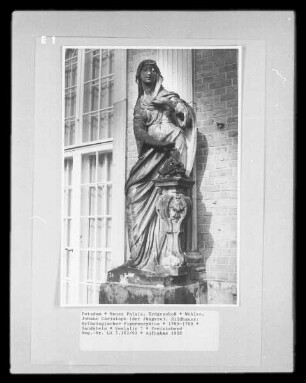 Mythologischer Figurenzyklus — Vestalin?
