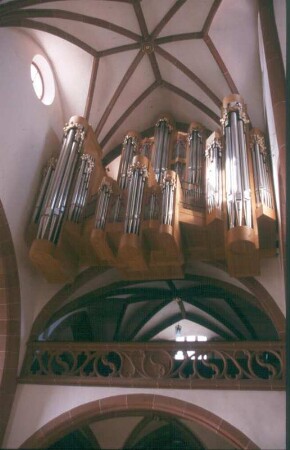 Hammelburg, Katholische Stadtpfarrkirche St. Johannes der Täufer. Blick zur Orgel von Johannes Klais Orgelbau op. 1707 (1993; Hans Gerd Klais)