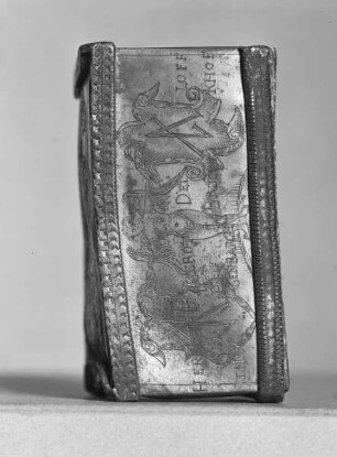 Kästchen mit Salvator Mundi, Gnadenstuhl und Wappen — Engel mit zwei Hausmarken