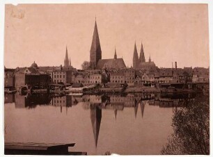 Blick über den Krähenteich in Lübeck