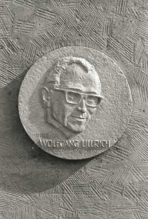 Gedenkstele für Prof. Wolfgang Ullrich
