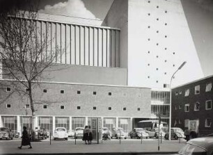 Köln, Opernhaus, Ansicht von Westen von der Krebsgasse aus