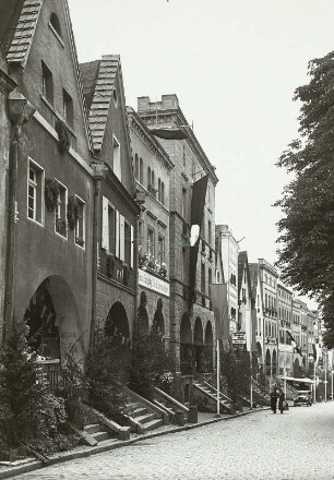 Friedland (heute Mieroszów/Polen). Straße mit Laubenhäusern