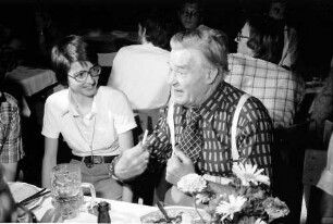 26. Tagung 1976 Physiker; Studentenabend in der Sängerhalle: Gunnar Myrdal im Gespräch