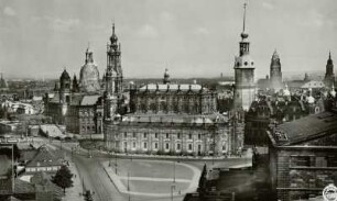 Dresden-Altstadt. Theaterplatz. Blick vom Turm des Fernheizwerkes nach Südost gegen die Hofkirche