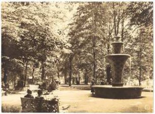 Ausstellungsgarten Jubiläums-Gartenbau-Ausstellung 1926, Dresden: Mosaikbrunnen