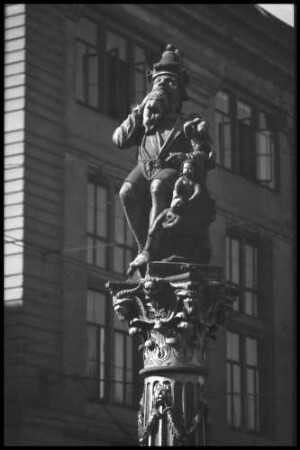 Bern: Kindlifresserbrunnen, mit Figur