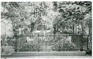 Hildebrand, Adolf von; Berlin - Charlottenburg, Lützow - Friedhof; Grabdenkmal der Familien Siemens - Gesamtanlage mit Bepflanzung