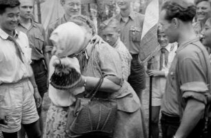 Pionierrepublik "Ernst Thälmann" in Wuhlheide : Begrüßungsszene mit Rosa Thälmann