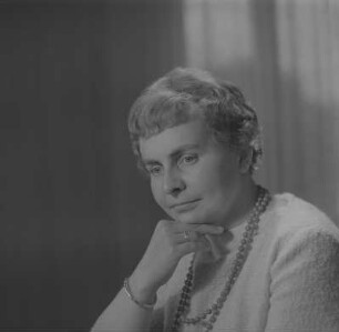 Porträt Prof. Dr. habil. Elfriede Rehbein