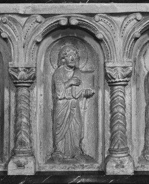 Chorschranke mit den Statuen der 12 Apostel — Apostel