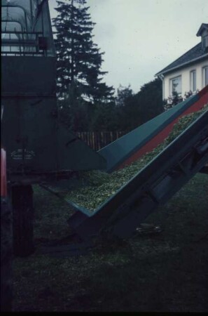 Fotografie: Erntetechnik, Häckselkette, Silomais, Hochsilo, Förderband