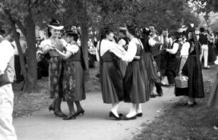 Basel (Schweiz): Trachtengruppe Kehl tanzt