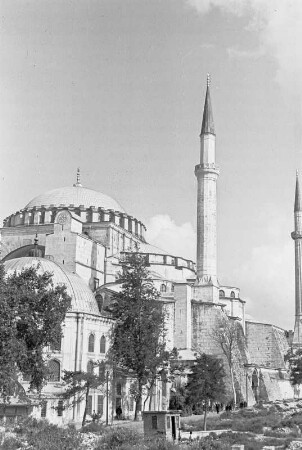 Reisefotos Türkei. Istanbul. Hagia Sophia (532-537; Anthemios von Tralleis). Teilansicht mit einem Minarett