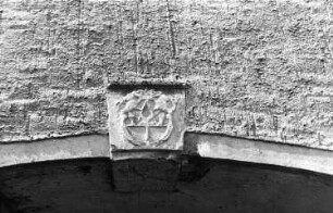 Triebischtal-Roitzschen. Müllerwappen an der Fleischerei E. Biedermann, Nachbargrundstück oberhalb der ehem. Maschinenbauanstalt Karl Rebsch