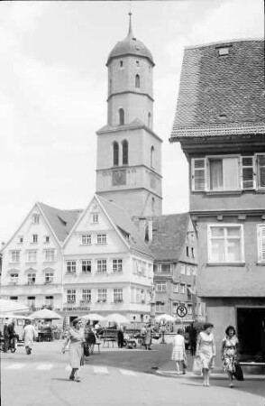 Biberach: Marktplatz mit Pfarrkirche, rechts Giebelhaus