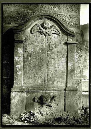Friedhof. 4 Kinder Ritter. Grabstein
