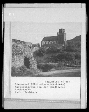 Oberwesel. Pfarrkirche St. Martin (1301/1350, 15./16. Jahrhundert Umbau). Ansicht von der nördlichen Stadtmauer