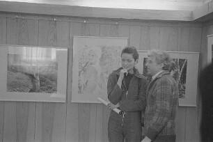 Grimma. Eröffnung der Ausstellung "Aktfotografie" von Günter Rössler im Kunsthaus. Eva Mahn und Günter Rössler im Gespräch