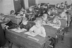 Sorbische Grundschule in Bautzen. Unterricht. : Serbska zakładna šula w Budyšinje. Wučba.