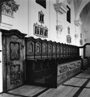 Chorgestühl : Chorgestühl. Holz (um 1720)Mödingen. Ehemaliges Dominikanerinnenkloster Maria Mödingen. Klosterkirche Mariä Himmelfahrt