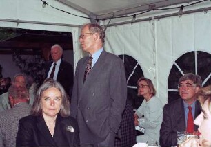 Freiburg im Breisgau: Bundesjustizminister Edzard Schmidt-Jortzig auf einem Empfang für Eugen Martin [mit Rolf Böhme]
