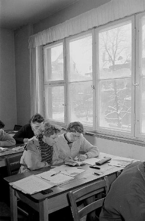 Schüler während des Unterrichtes an der Arbeiter-und-Bauern-Fakultät (ABF) in Leipzig
