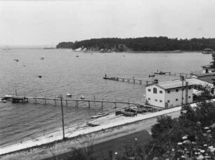Bucht bei New York : Eine Bucht mit Anlegestegen in der Nähe der Stadt New York