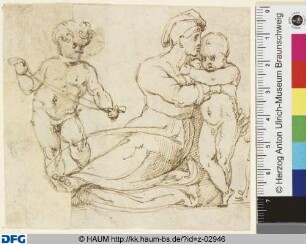 Sitzende Frau mit zwei Kindern