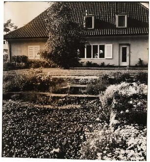 Garten von Bülow, Waren/Müritz: Haus und Kleewiese