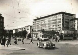 München, Karlsplatz (Stachus). Blick in die Sonnenstraße mit Bosch-Hochhaus rechts (1951)