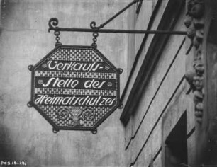 Dresden, Schießgasse 24. Ausleger der Verkaufsstelle des Landesvereins Sächsischer Heimatschutz