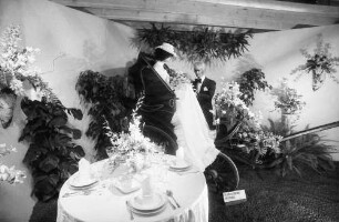 Freiburg: Stadthalle, Blumen- und Gartenausstellung, Modepuppe und Blumen, Blumen Döring, Freiburg