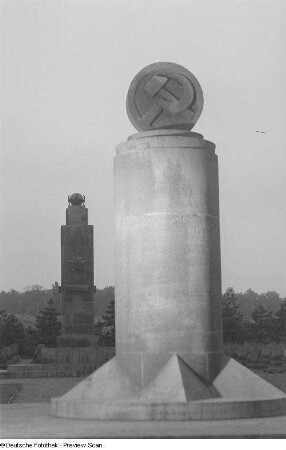 Sowjetische Denkmäler auf dem Ostfriedhof (ehemaliger Trinitatisfriedhof) in Leipzig