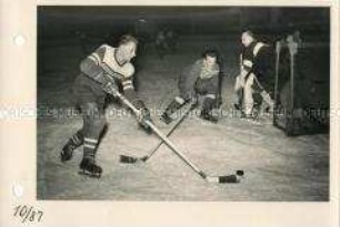 Eishockeyspiel CSR - DDR in der Werner-Seelenbinder-Halle in Berlin