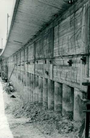 Bohrpfeiler -Stützwände an der Stadtautobahn, 1960-1961