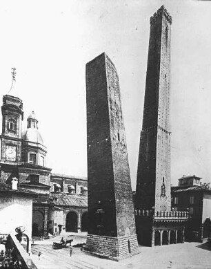 Bologna, Torre Garisenda und Torre degli Asinelli