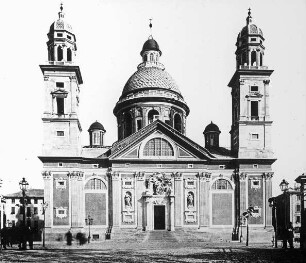 Genua, S. Maria Assunta in Carignano, Ostfassade, Skulpturen in den Nischen neben dem Portal von ca. 1680 (Claude Davide, Bernardo Schiaffino), das Portal selbst 1722 von Giovanni Baratta umgestalltet; Alessi, Galeazzo