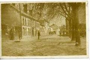Straße mit Soldaten