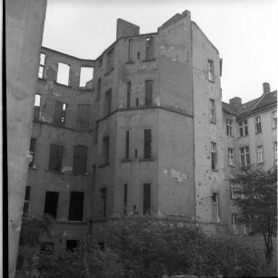 Negativ: Ruine, Hohenstaufenstraße 21, 1952