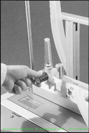 Einsatz eines Elutionsgeräts in der Hauptabteilung Zyklotron (HZY)