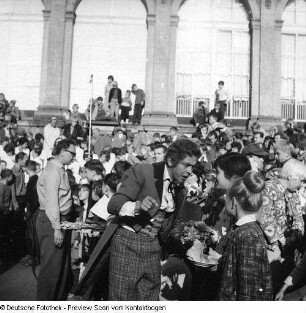 Meister Nadelöhr während des Aufnahmen zu einer Sendung des Kinderfernsehens der DDR im Zwinger in Dresden