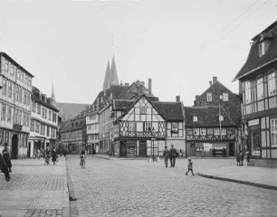 Halberstadt. Gröperstraße. Blick nach Südsüdwest zu den Domtürmen
