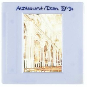 Altamura, Dom S. Maria Assunta : Innenansicht Langhaus
