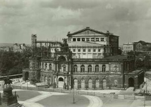 Dresden, Semperoper, Ansicht von der Hofkirche über den Theaterplatz während der Sicherungsarbeiten