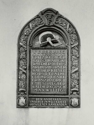 Gedenktafel für die im 1. Weltkrieg gefallenen Mitglieder der freiwilligen Feuerwehr : Gedenktafel für die im 1. Weltkrieg gefallenen Mitglieder der freiwilligen Feuerwehr. Ton, glasiert (polychrom) (nach 1918). Frohburg (Kreis Geithain), Freiwillige Feuerwehr