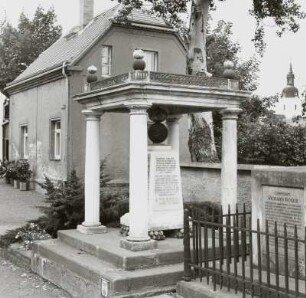Grabmal für General Gotthard Johann von Manteuffel (gest. 1813)