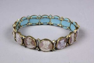 Armband mit Muschelkameen