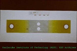 Gedehnte Materialprobe nach einem Zugfestigkeitstest im Institut für Materialforschung II (IMF II)