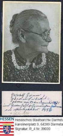 Grimm, Elisabeth geb. Seibert (1871-1956) / Porträt im Halbprofil, Brustbild / mit handschriftlicher Bildlegende